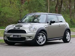 Grijs, metallic lak Gebruikt 2007 Mini Cooper S Hatchback | € 7.250 (Iets duurder)