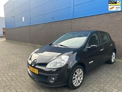 Zwart Gebruikt 2009 Renault Clio R.S. Collection Hatchback | € 4.199 (Eerlijke prijs)