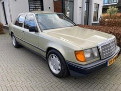 Groen Gebruikt 1986 Mercedes E230 Sedan | € 11.500
