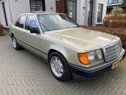 Groen Gebruikt 1986 Mercedes E230 Sedan | € 11.500