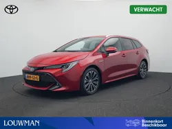 Rood, metallic lak Gebruikt 2021 Toyota Corolla Executive Stationwagen | € 24.950 (Eerlijke prijs)