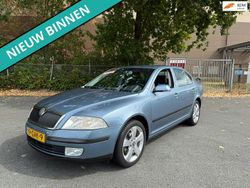 Blauw Gebruikt 2008 Skoda Octavia Elegance Hatchback | € 2.499