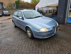 Blauw Gebruikt 2001 Alfa Romeo 147 Progression Hatchback | € 345