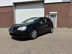 Zwart, metallic lak Gebruikt 2005 VW Golf IV Trendline Hatchback | € 1.699 (Eerlijke prijs)