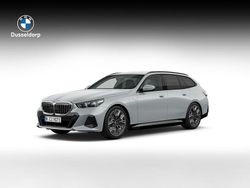 Grijs Gebruikt 2024 BMW 530e M Sport Stationwagen | € 65.450