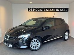 Zwart Gebruikt 2024 Renault Clio V Evolution Hatchback | € 17.950 (Eerlijke prijs)