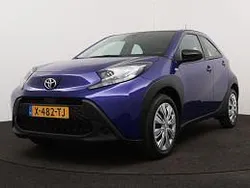Blauw metallic Gebruikt 2024 Toyota Aygo Play Hatchback | € 19.445 (Goede deal)