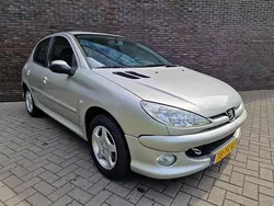 Grijs Gebruikt 2006 Peugeot 206 Hatchback | € 1.795 (Eerlijke prijs)
