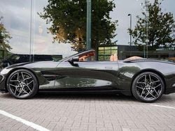 Groen Nieuw 2025 Aston Martin Vanquish Cabriolet | € 499.888