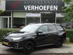 Zwart, metallic lak Gebruikt 2015 Mitsubishi Outlander P-HEV Instyle SUV | € 16.950 (Duur)