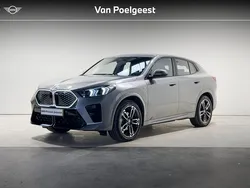 Skyscraper grey metallic (grijs metallic) Gebruikt 2024 BMW iX2 M Sport SUV | € 42.995 (Goede deal)