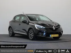 Zwart Gebruikt 2021 Renault Clio V Zen Hatchback | € 11.945 (Eerlijke prijs)