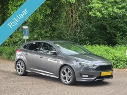 Grijs Gebruikt 2017 Ford Focus ST-Line Hatchback | € 11.495 (Eerlijke prijs)