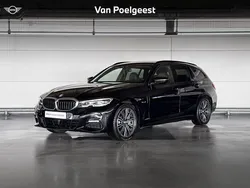 Zwart Gebruikt 2021 BMW 330e Basis Stationwagen | € 36.900 (Eerlijke prijs)