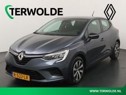 Grijs Gebruikt 2022 Renault Clio V Equilibre Hatchback | € 15.340 (Eerlijke prijs)