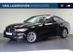 Saphirschwarz (donker zwart metallic) Gebruikt 2021 BMW 320e Comfort Edition Sedan | € 27.950 (Super prijs)