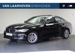 Saphirschwarz (donker zwart metallic) Gebruikt 2021 BMW 320e Comfort Edition Sedan | € 32.950 (Eerlijke prijs)