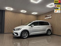 Grijs Gebruikt 2017 VW Touran Highline MPV | € 24.770 (Eerlijke prijs)