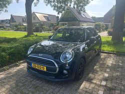 Zwart Gebruikt 2019 Mini ONE Hatchback | € 14.999 (Eerlijke prijs)