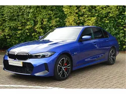 Portimao blau (blauw metallic) Gebruikt 2024 BMW 320e Shadowline Sedan | € 47.950 (Iets duurder)