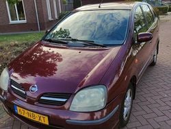 Rood (metallic) Gebruikt 2003 Nissan Almera Tino Acenta MPV | € 2.250