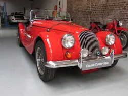 Roodrot Gebruikt 1975 Morgan 4/4 Cabriolet | € 37.900