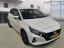 Wit Gebruikt 2022 Hyundai i20 Comfort Hatchback | € 16.399 (Eerlijke prijs)