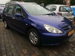 Blauw Gebruikt 2005 Peugeot 307 Premium Stationwagen | € 895 (Eerlijke prijs)