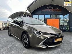 Groen, metallic lak Gebruikt 2019 Toyota Corolla Executive Stationwagen | € 19.680 (Eerlijke prijs)
