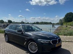 Zwart Gebruikt 2023 BMW 530e Luxury Line Stationwagen | € 33.750