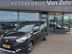 Zwart Gebruikt 2018 Dacia Dokker Stepway MPV | € 14.950 (Eerlijke prijs)