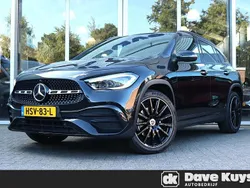 Zwart, metallic lak Gebruikt 2022 Mercedes GLA250 AMG line SUV | € 41.950 (Eerlijke prijs)