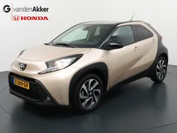Bruin Gebruikt 2023 Toyota Aygo Pulse Hatchback | € 17.890 (Eerlijke prijs)
