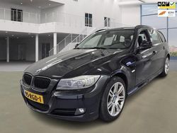 Zwart Gebruikt 2011 BMW 318 Luxury Line Stationwagen | € 4.699 (Eerlijke prijs)