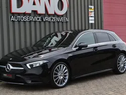 Zwart, metallic lak Gebruikt 2018 Mercedes A200 AMG Hatchback | € 22.950 (Eerlijke prijs)