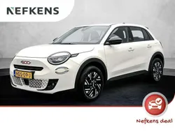 Wit Nieuw 2025 Fiat 600E Red SUV | € 27.780