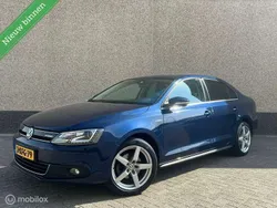 Blauw, metallic lak Gebruikt 2013 VW Jetta Hybrid Highline Sedan | € 8.244 (Goede deal)