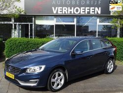 Blauw, metallic lak Gebruikt 2015 Volvo V60 Momentum Stationwagen | € 13.799 (Goede deal)