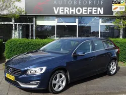 Blauw, metallic lak Gebruikt 2015 Volvo V60 Momentum Stationwagen | € 14.950 (Eerlijke prijs)