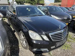 Zwart Gebruikt 2012 Mercedes E200 Stationwagen | € 3.999