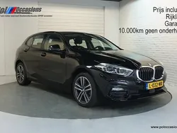 Zwart Gebruikt 2021 BMW 118 Sport Line Hatchback | € 21.300 (Goede deal)