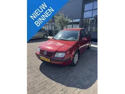 Rood Gebruikt 1999 VW Bora Trendline Sedan | € 1.500 (Iets duurder)