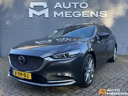 Machine gray mica (donker grijs mica) Gebruikt 2022 Mazda 6 Luxury Stationwagen | € 41.900
