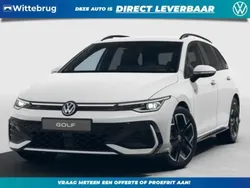 Wit, metallic lak Nieuw 2024 VW Golf VIII R-line Edition Stationwagen | € 44.995 (Iets duurder)