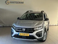 Grijs Gebruikt 2021 Dacia Sandero Essentiel Hatchback | € 15.725 (Duur)