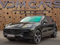Zwart, metallic lak Gebruikt 2024 Porsche Cayenne SUV | € 129.900 (Iets duurder)