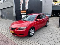 Rood, metallic lak Gebruikt 2004 Mazda 3 Touring Sedan | € 2.999