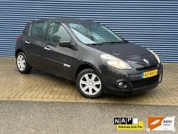 Zwart Gebruikt 2011 Renault Clio II Hatchback | € 2.850 (Eerlijke prijs)