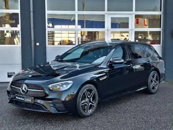 Zwart, metallic lak Gebruikt 2023 Mercedes E200 AMG Stationwagen | € 52.950 (Super prijs)