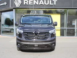 Noir (zwart mica) Gebruikt 2023 Renault Trafic Luxe Van | € 30.145 (Iets duurder)